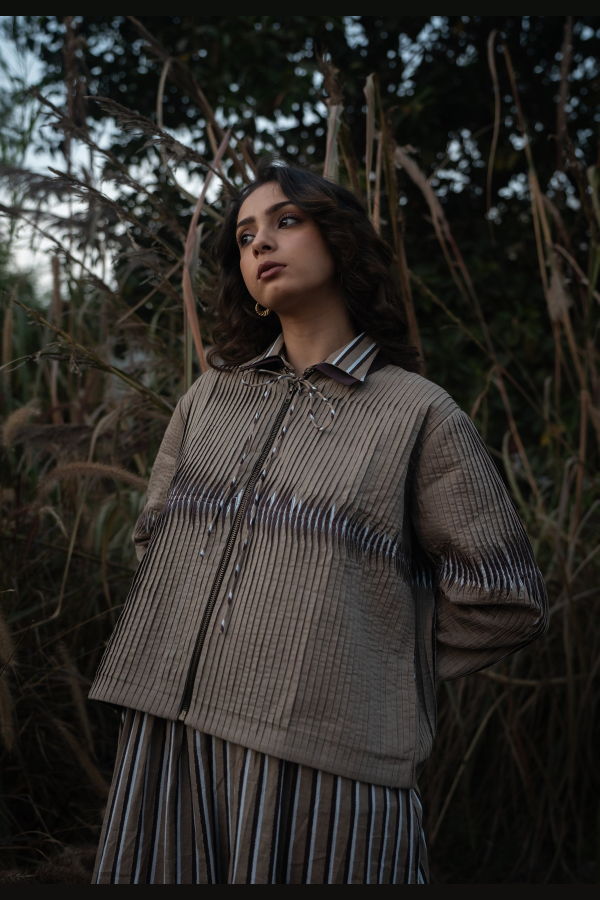 IKKIVI Dune Pleated Jacket - Brown