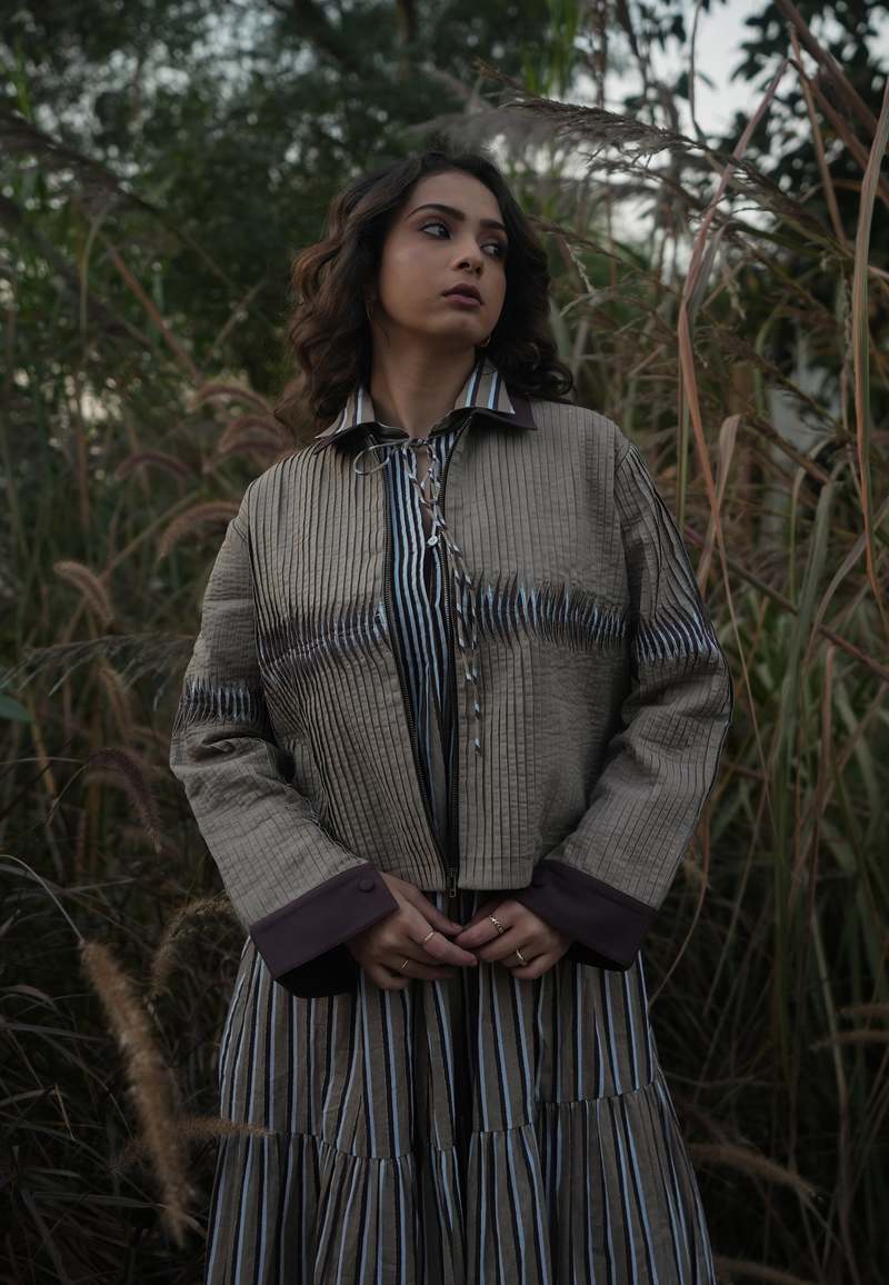 IKKIVI Dune Pleated Jacket - Brown