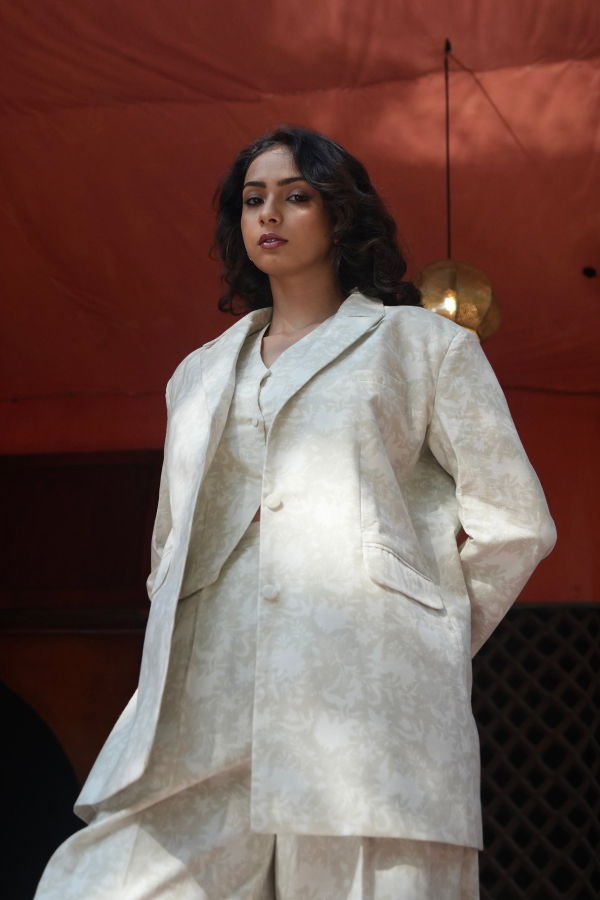 IKKIVI Noer Double-Buttoned Blazer - Ivory