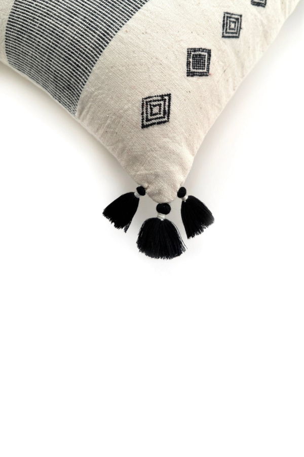 Nimmit Trekant Handwoven Pillow Cover