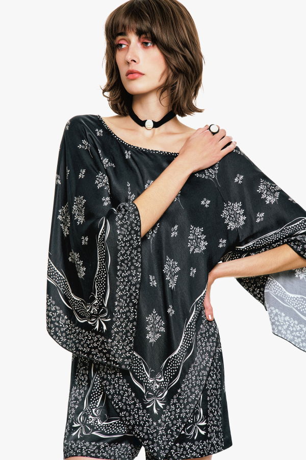 Anna Sui Ribbon Handkerchief Satin Print Poncho
