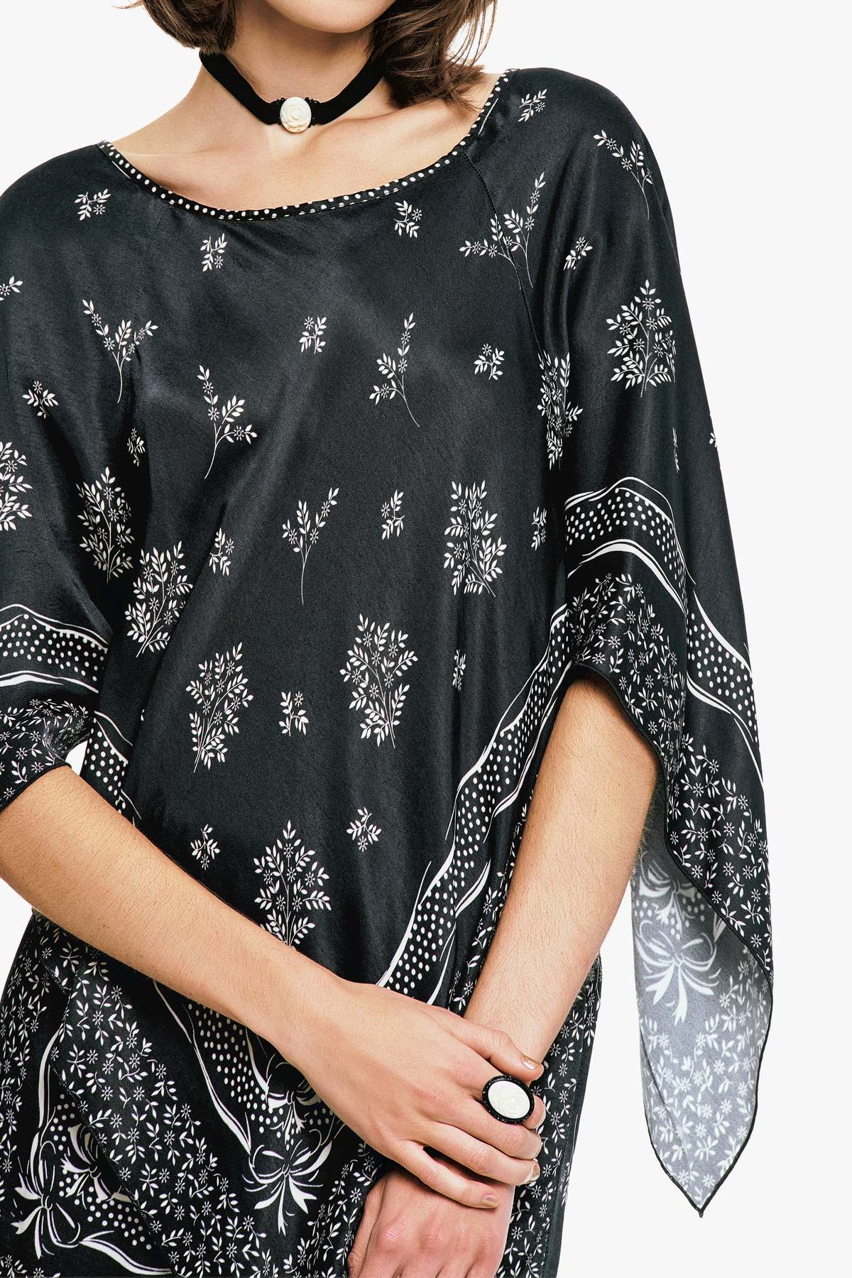 Anna Sui Ribbon Handkerchief Satin Print Poncho - Image 6 of 7