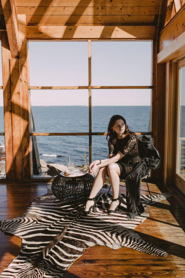 Evangeline Herringbone w/ Cashmere Throw