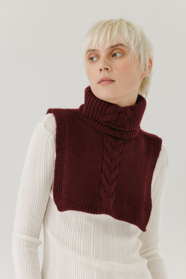 The Knotty Ones Pynė Neckwarmer - Hellebore