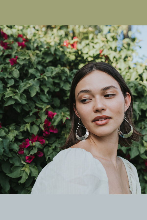 Matr Boomie Lunar Crescent Hammered Hoop Earrings - Shiny Silver