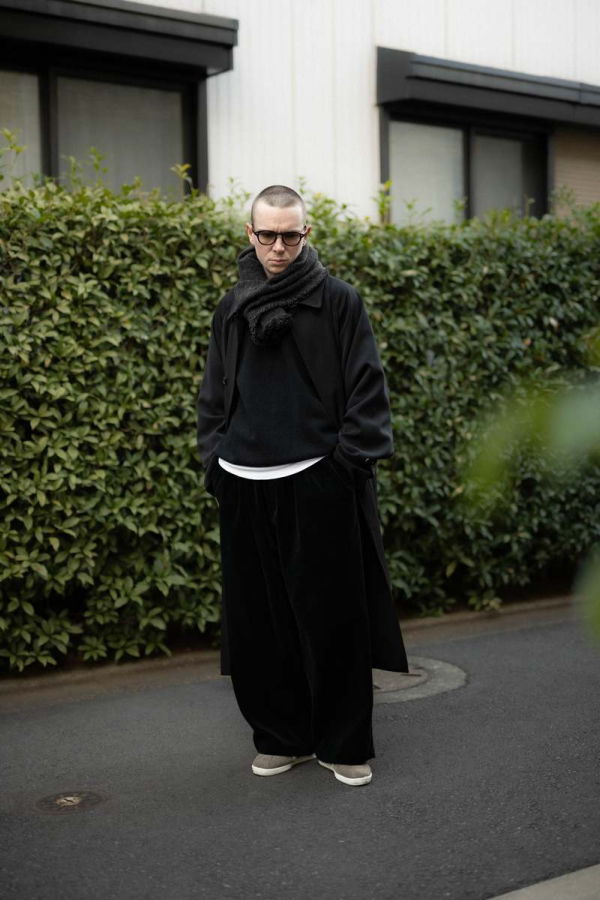 Comoli Wool Gabardine Balmacaan Coat - Black