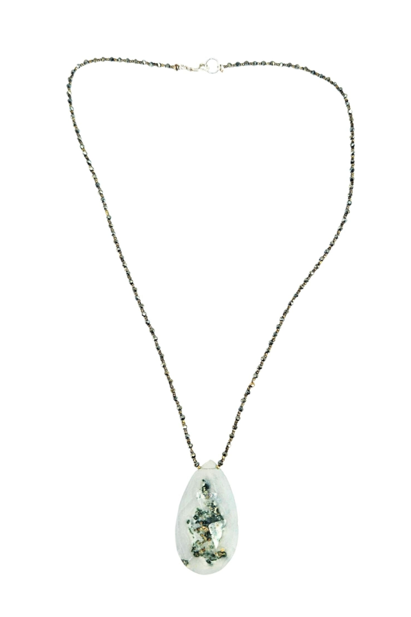 Madison Beverly Hills Mossy Solar Quartz Statement Necklace - Ivory / Green