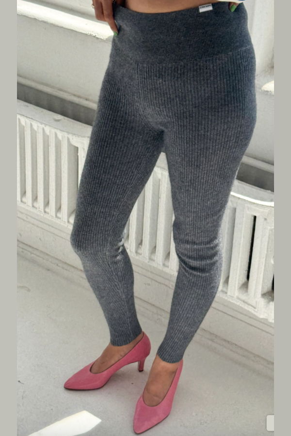 Le Bon Shoppe Cashmere Ribbed Leggings - Charcoal