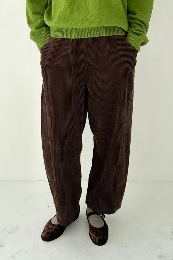 Le Bon Shoppe Soft Corduroy Arc Pant - Chocolate