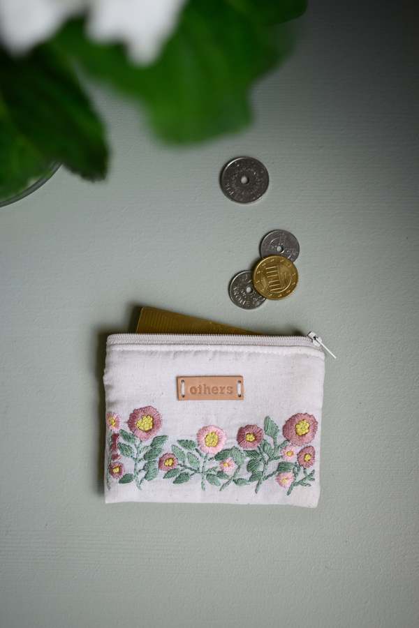 Others Trade for Hope Embroidered Coin Purse - White Floral Pink
