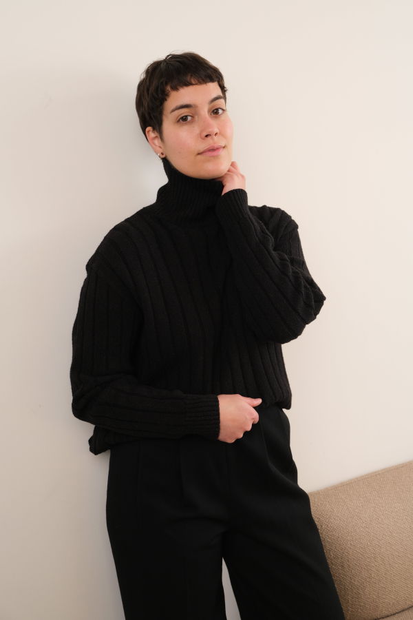 Hermine Vintage 90s Italian Onyx Hugo Boss Wool Blend Ribbed Turtleneck Sweater - Black