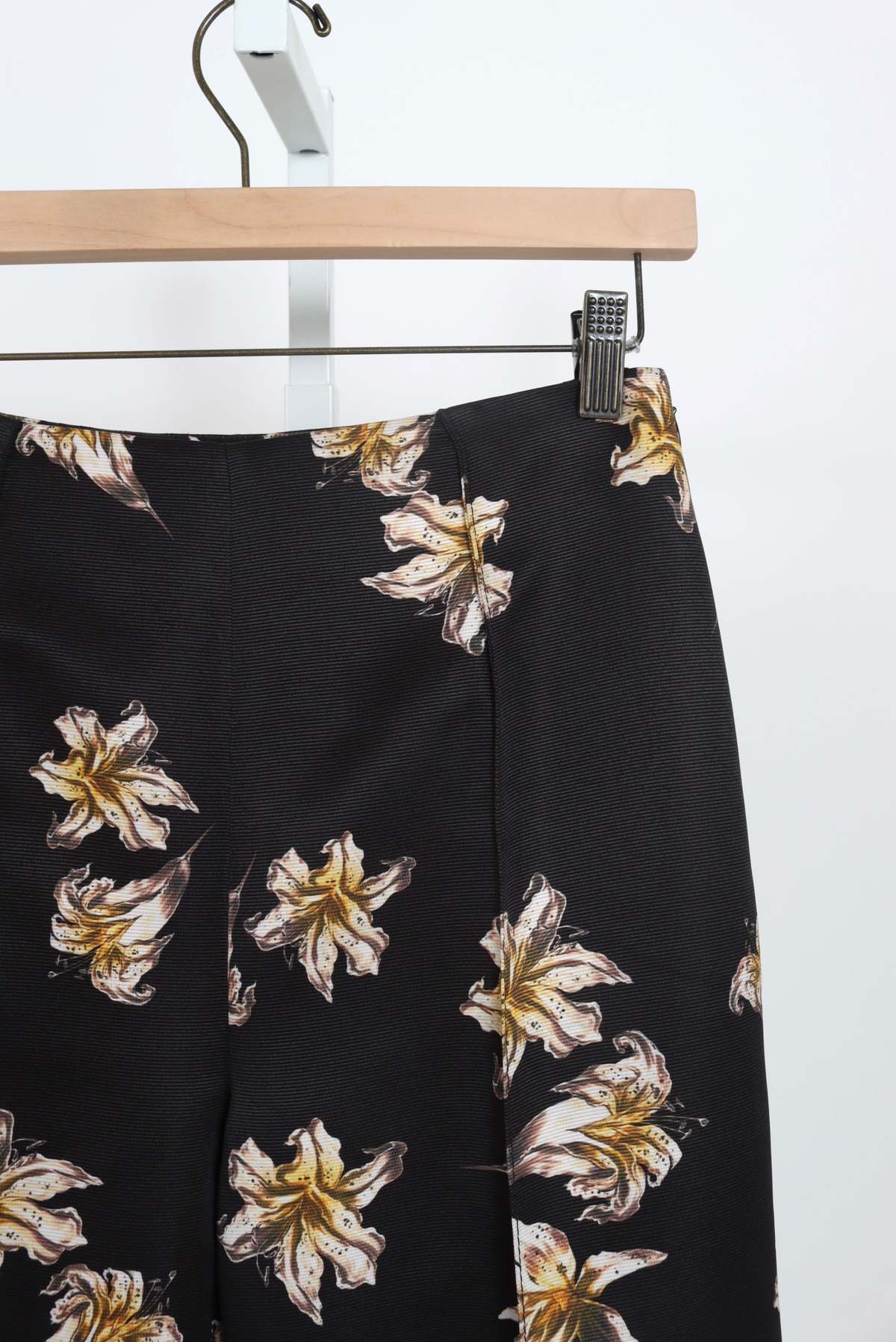 emilia wickstead Daffy Trousers Festive Lilies - Image 8 of 8