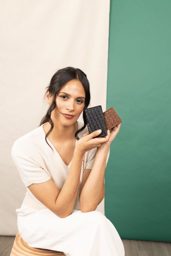 Deux Mains Woven Card Holder