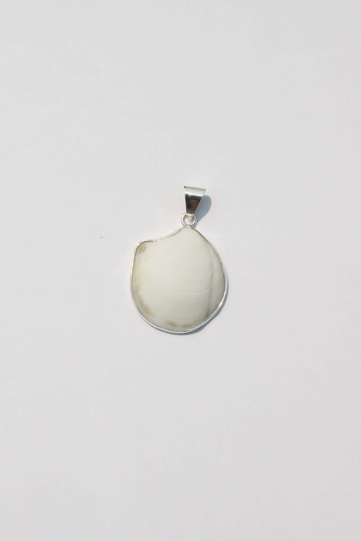 Odissea NY Medium Shell Pendants - Image 12 of 25