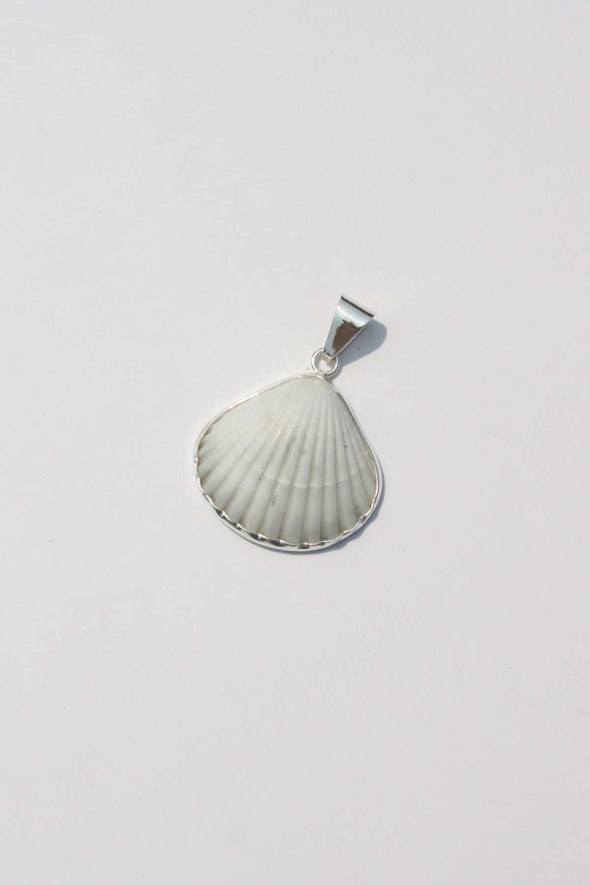 Odissea NY Medium Shell Pendants - Image 23 of 25