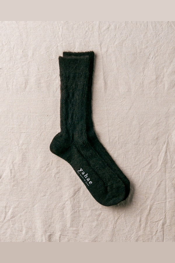 Yahae Alpaca Cable Pattern Socks - Dark Brown