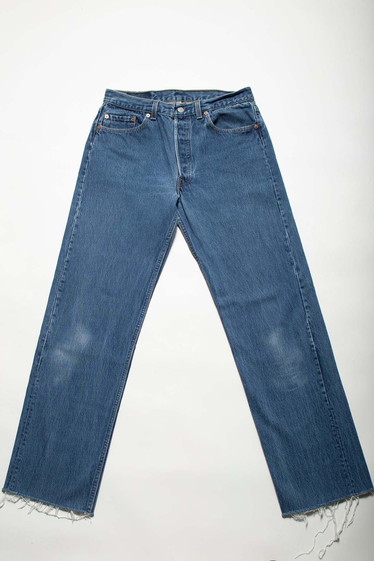 Levi's 501 Jeans - Mid Wash - Image 2 of 3