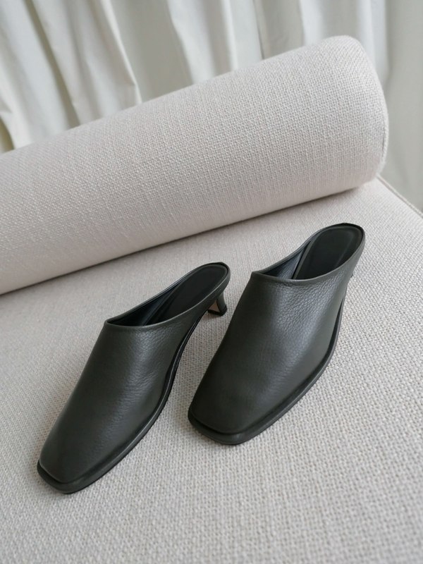 Lauren Manoogian Soft Kitten Heel Heels - Coal