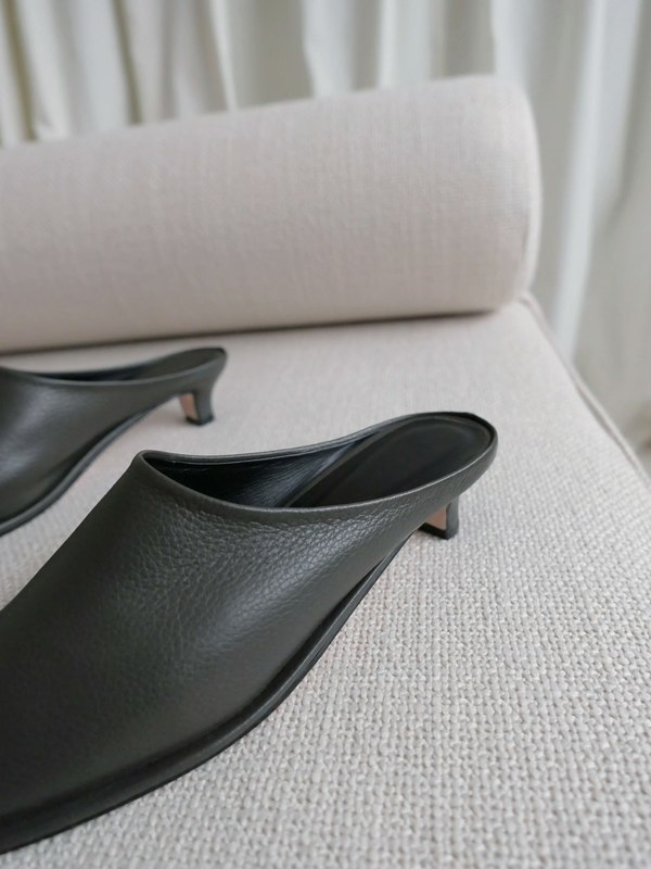 Lauren Manoogian Soft Kitten Heel Heels - Coal