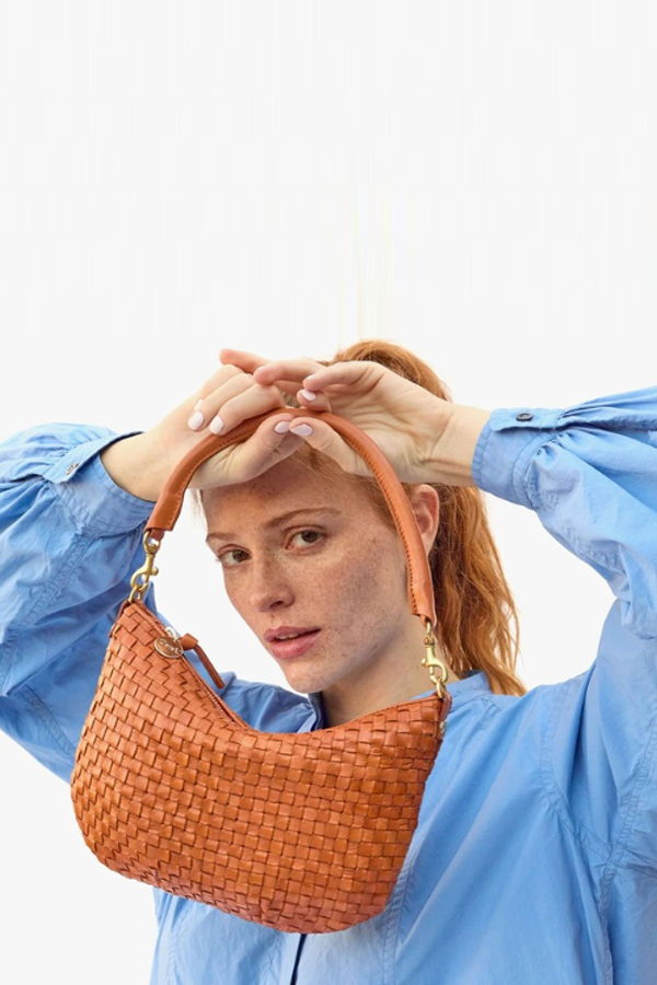 Clare V. Petit Moyen Messenger