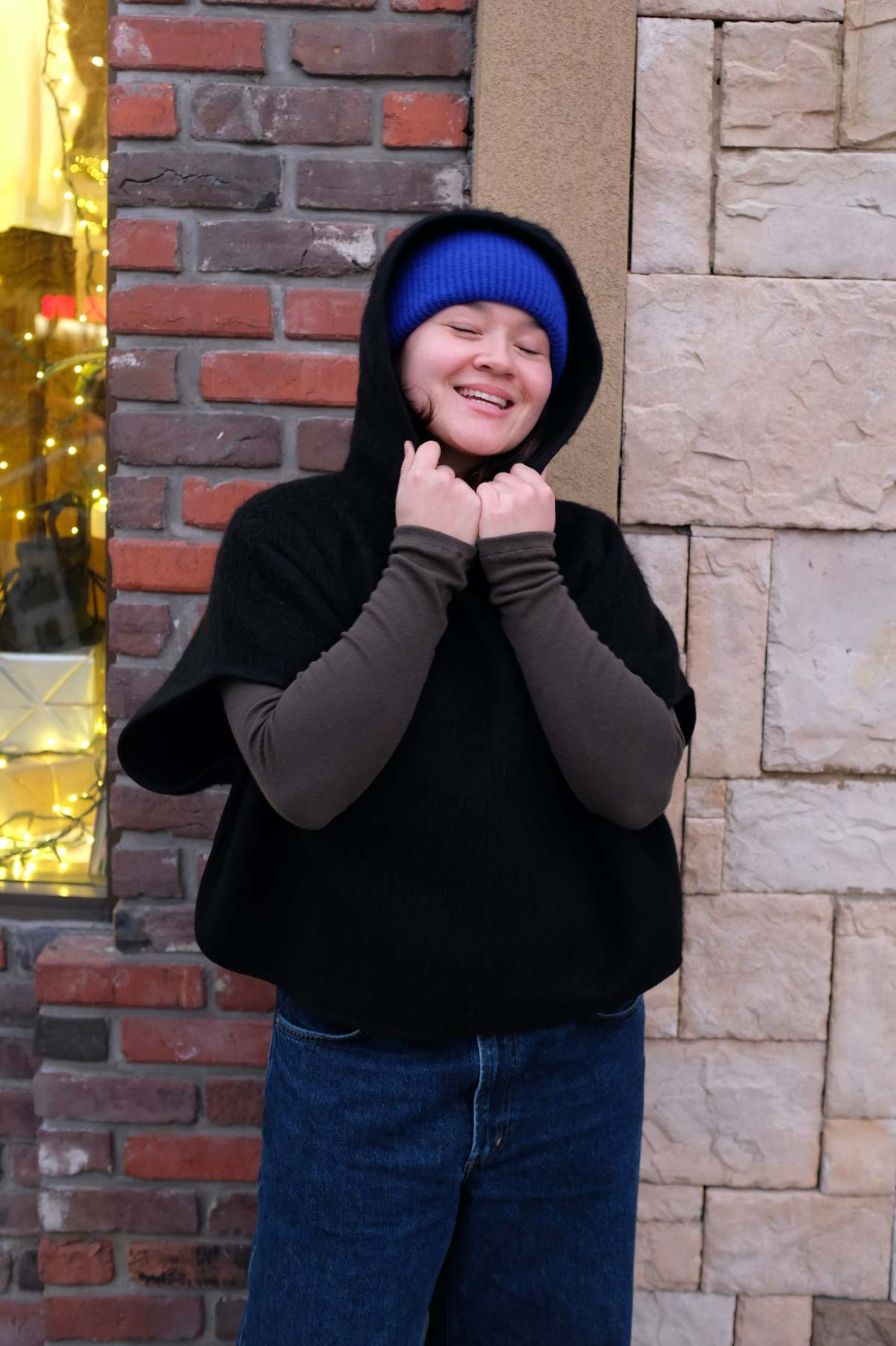 Baserange Fortu Hooded Vest - Image 2 of 8