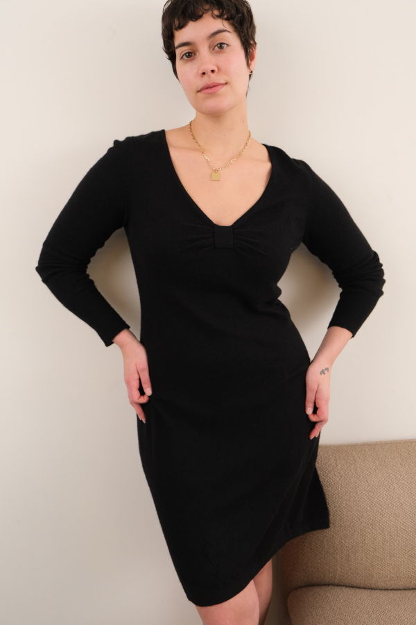 Hermine Vintage Noir Cashmere Long Sleeve V-Neck Midi Dress - Black