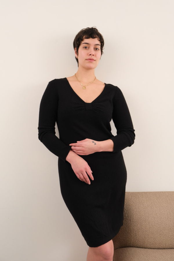 Hermine Vintage Noir Cashmere Long Sleeve V-Neck Midi Dress - Black