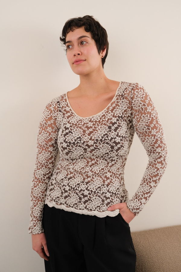 Hermine Vintage Oyster Floral Lace Long Sleeve Scoopneck Top - Cream