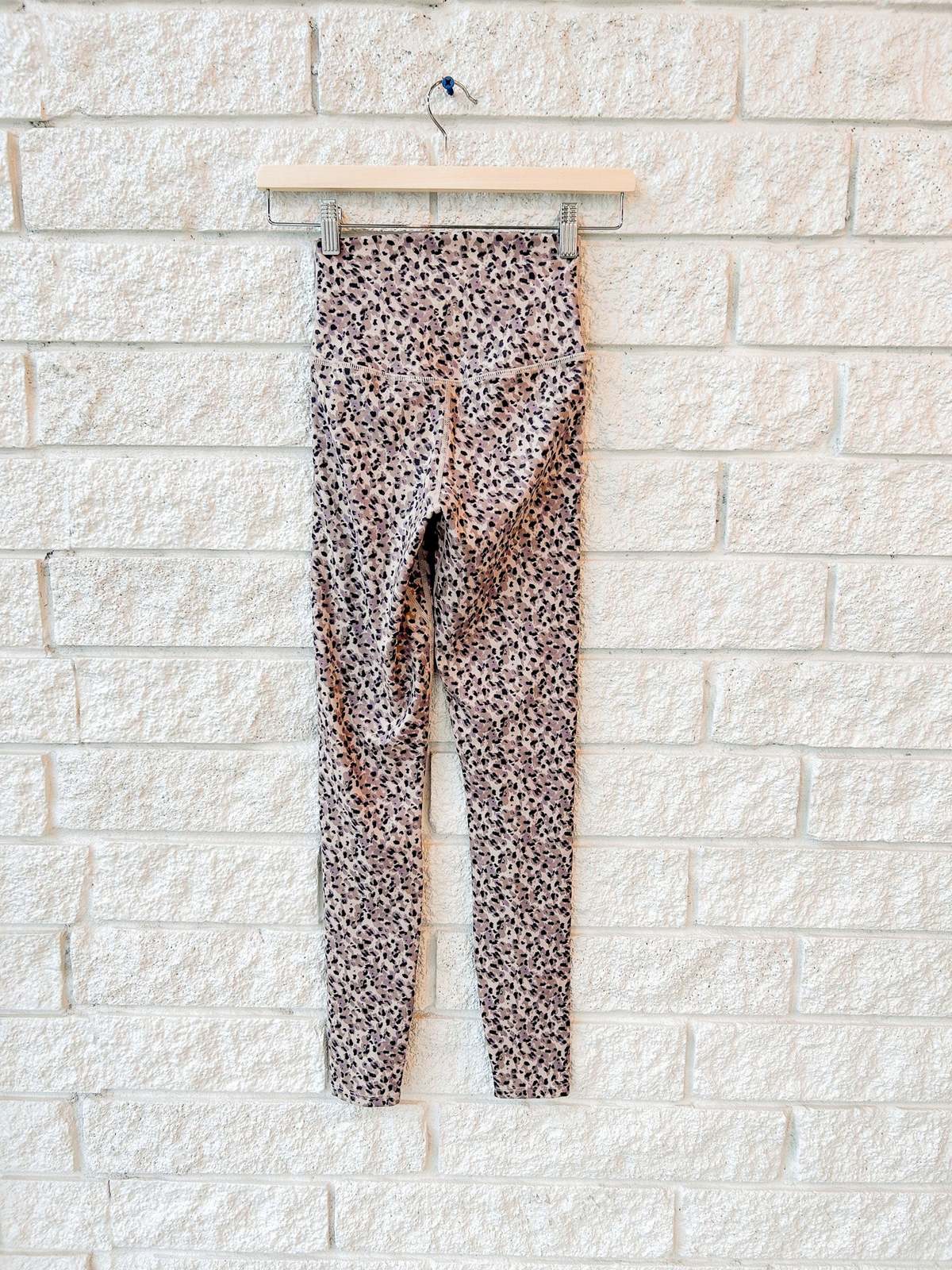 Varley Freesoft High Rise 28 Leggings - Coffee Quartz Cheetah - Image 2 of 4