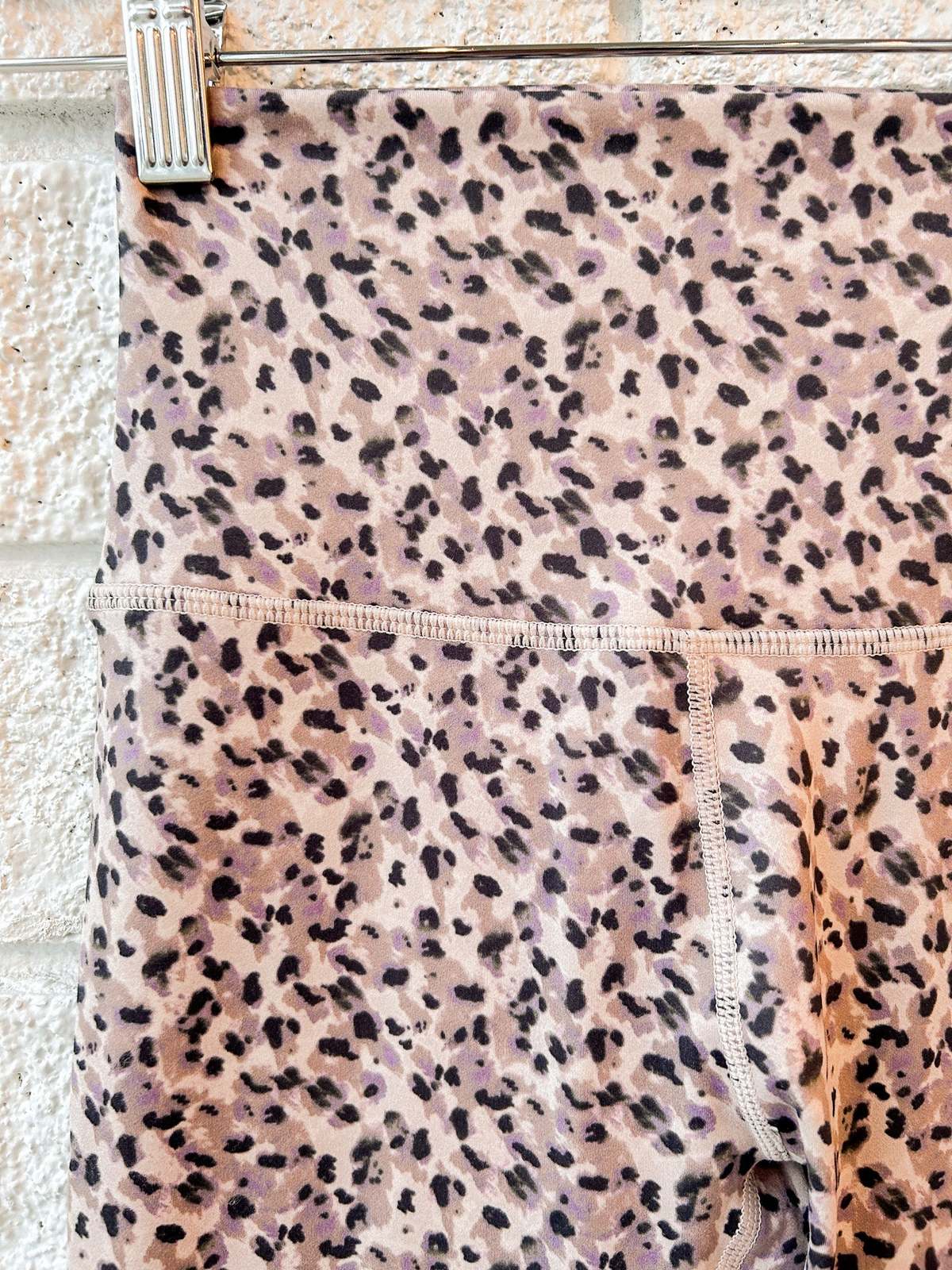 Varley Freesoft High Rise 28 Leggings - Coffee Quartz Cheetah - Image 3 of 4