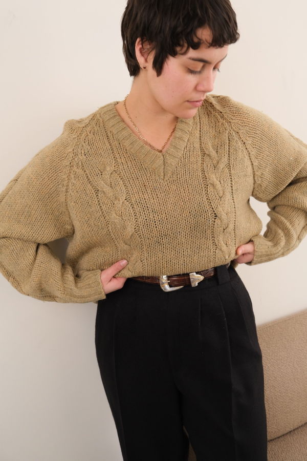 Hermine Vintage 50s English Shetland Wool Cable-Knit V-Neck Sweater - Beige