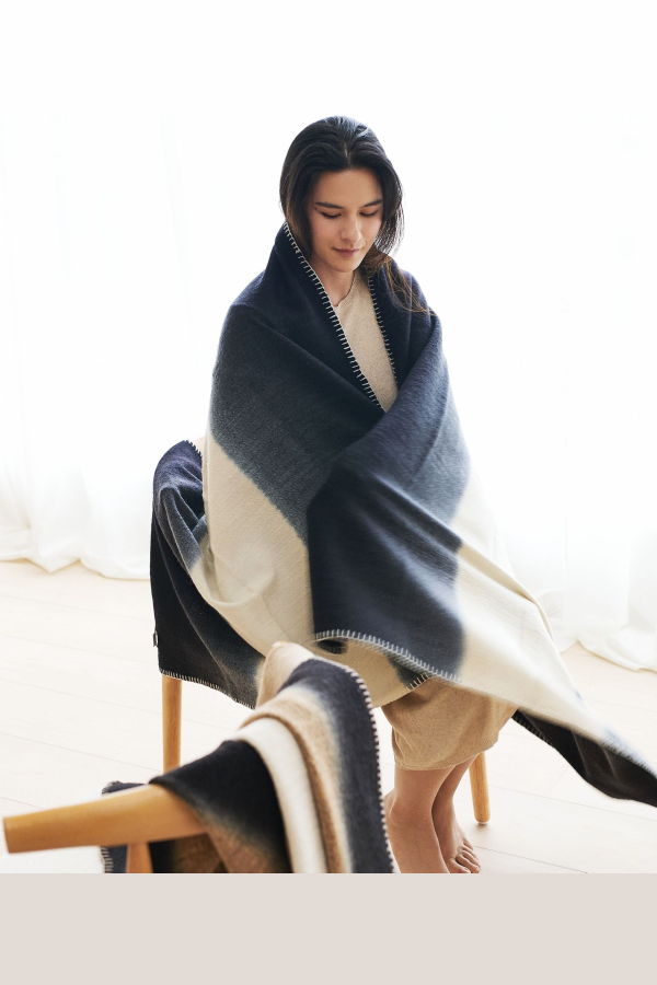 Variously Ink Ombre Textured Throw - Black / Siroco Brown