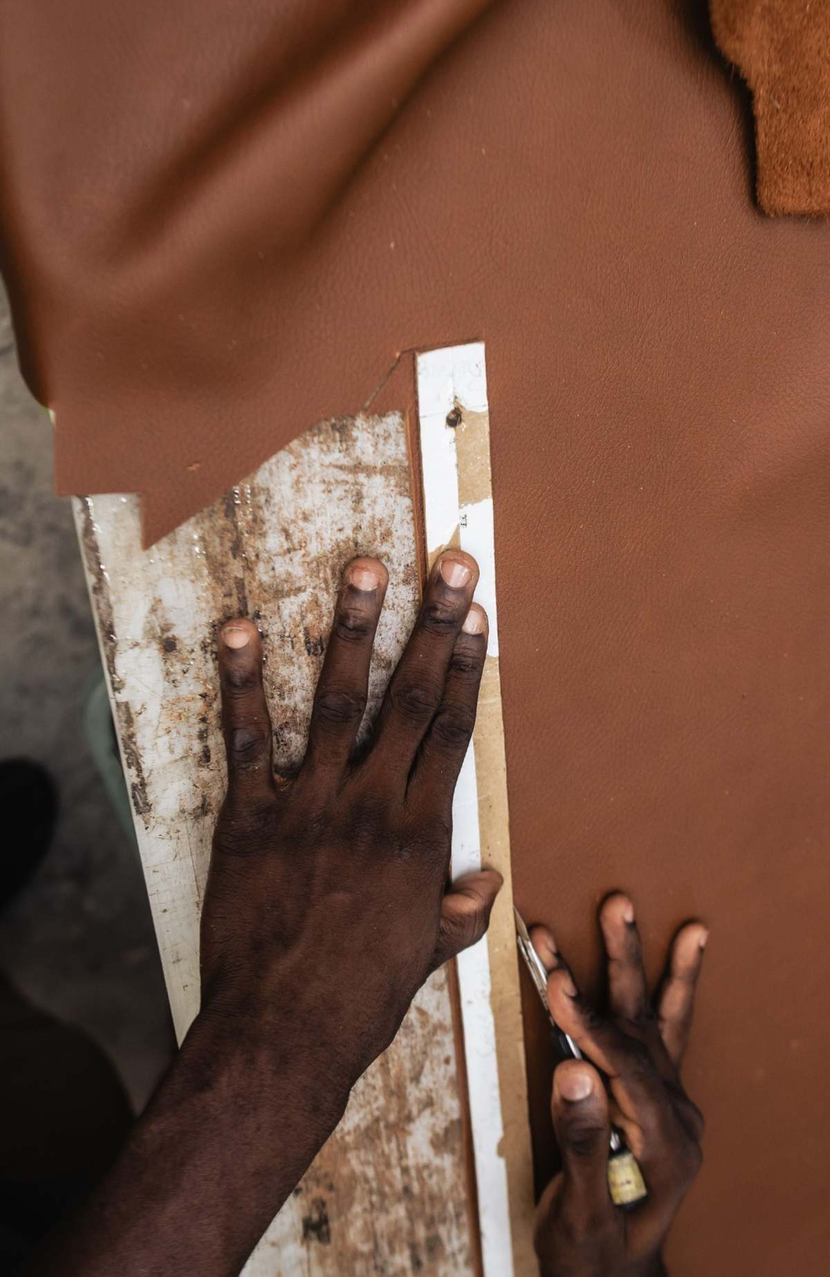 Deux Mains Woven Crossbody Bag - Image 3 of 15