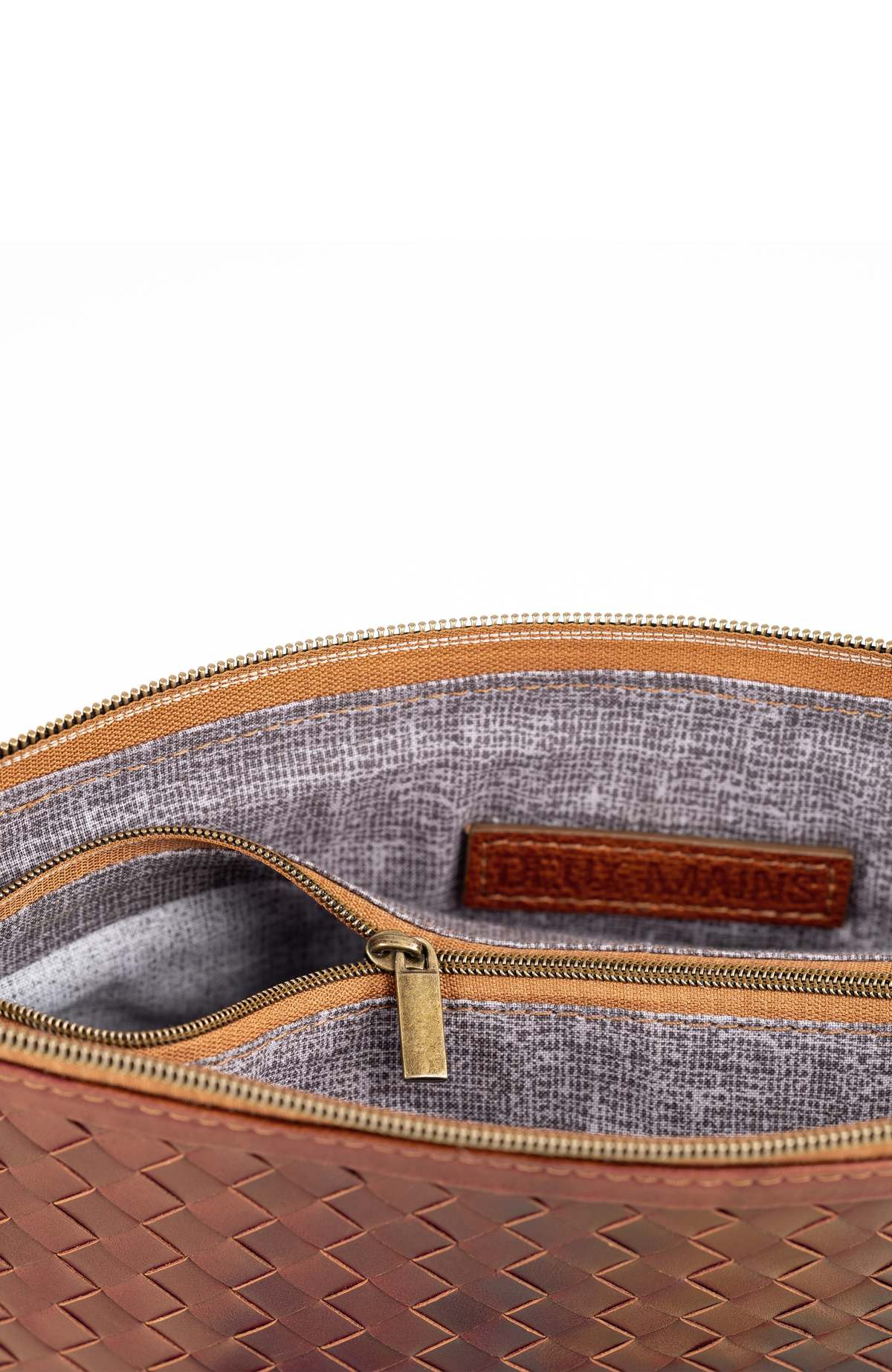 Deux Mains Woven Crossbody Bag - Image 5 of 15