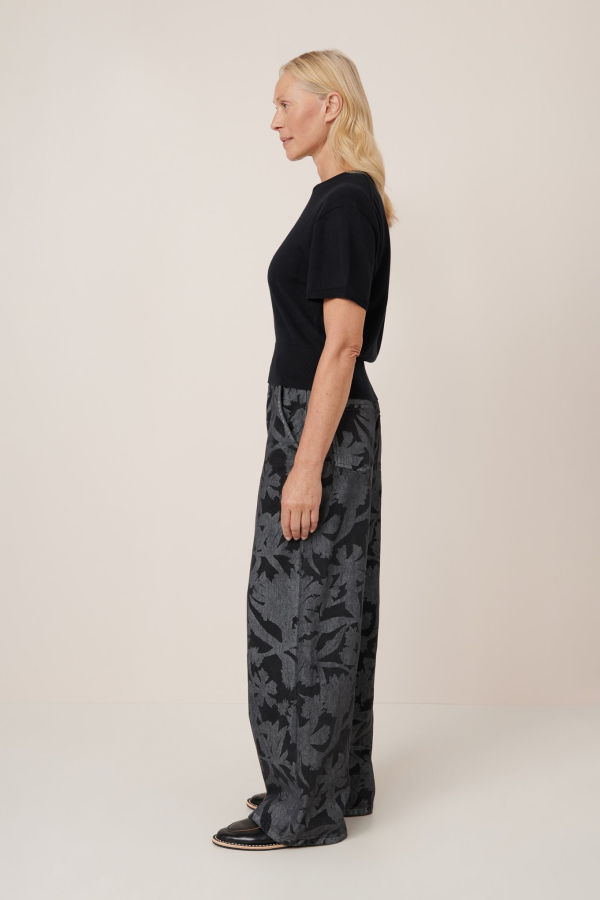 Kowtow Silhouette Top - Black