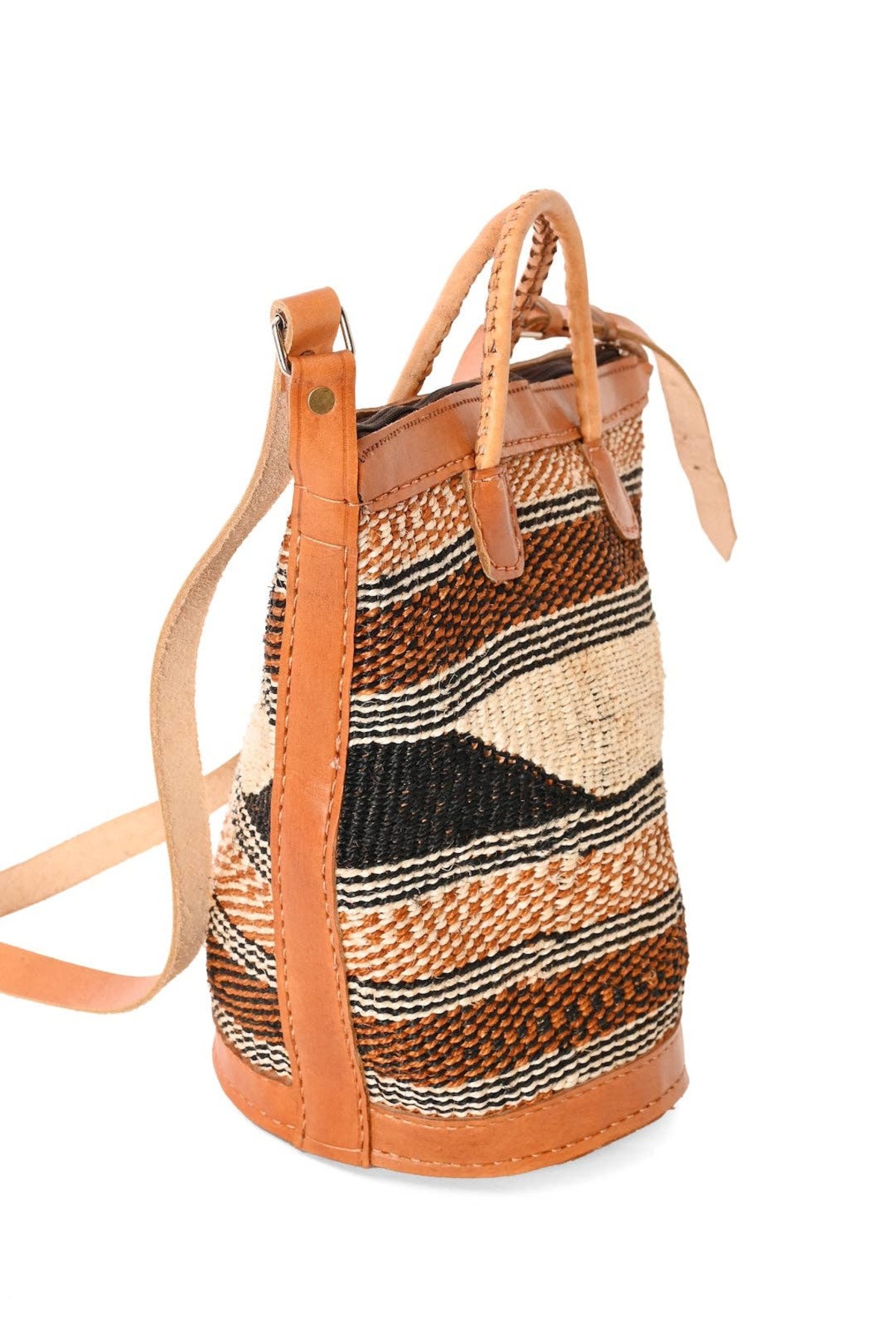 Swahili | AFRICAN MODERN Assorted Earthtone Sisal Handbag with Leather Straps and Round Leather Base - Image 3 of 5