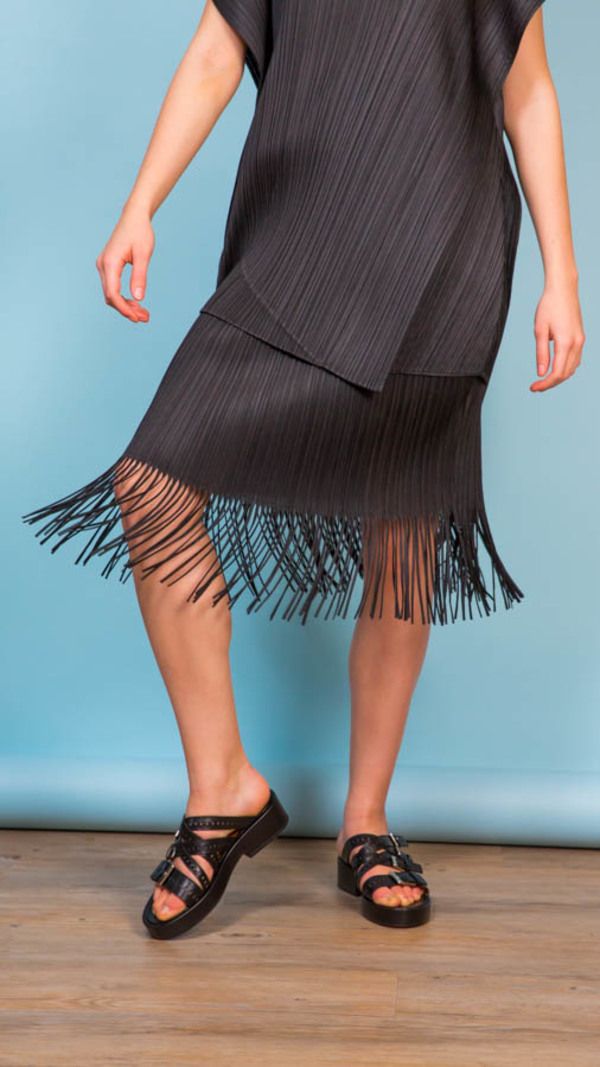【未使用】PLEATS PLEASE ISSEY MIYAKE黒スカートフリンジ Issey Miyake Pleats Please Fringe Skirt - Black | Garmentory