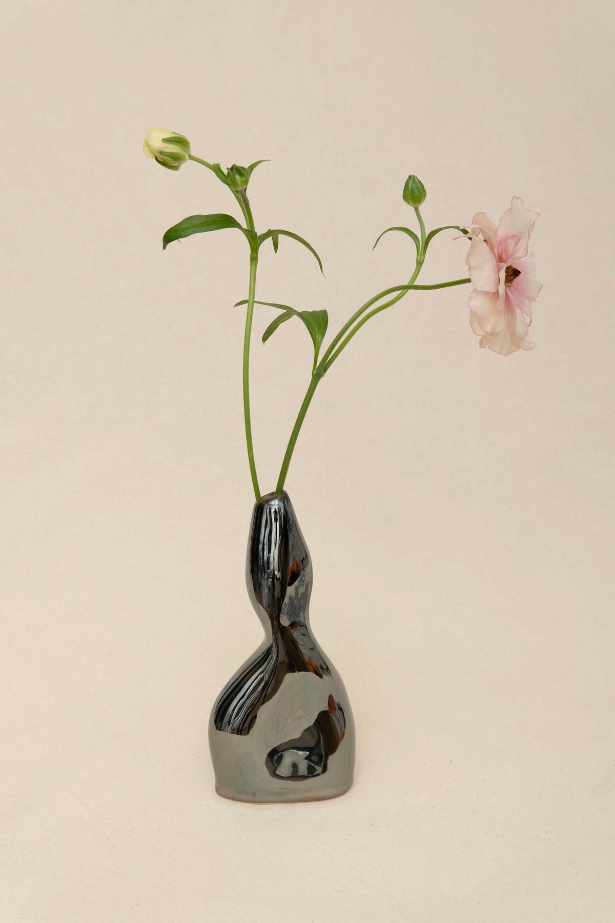 Doux Studio Ceramics Femme Vase 1 - Image 3 of 13