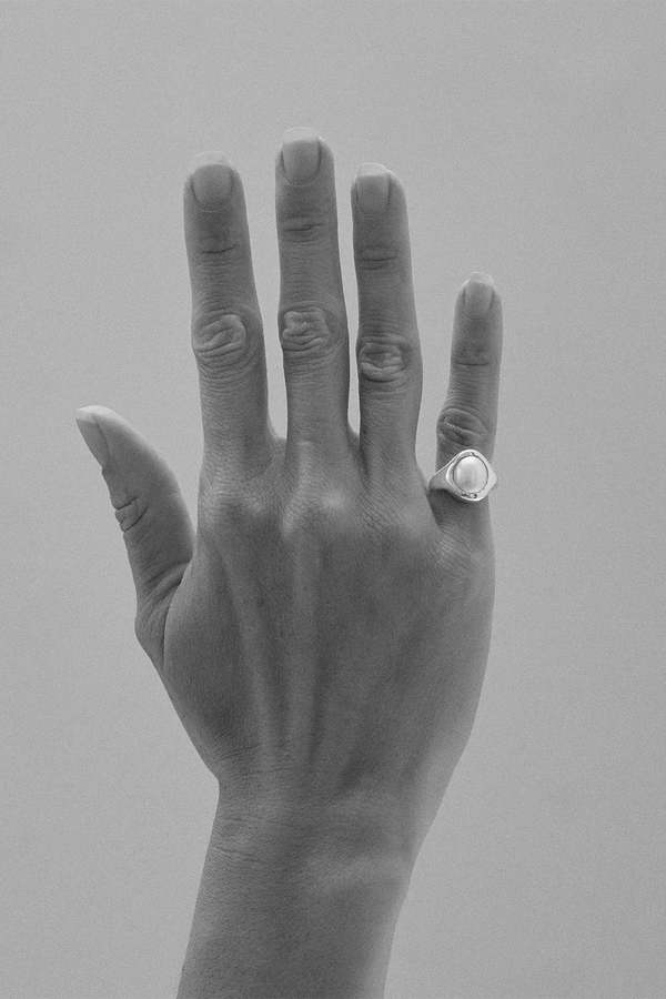 Hernn Herdez Sterling Silver Simple Pearl Ring