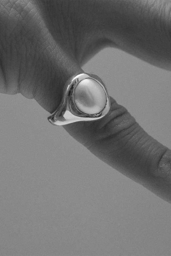 Hernn Herdez Sterling Silver Simple Pearl Ring