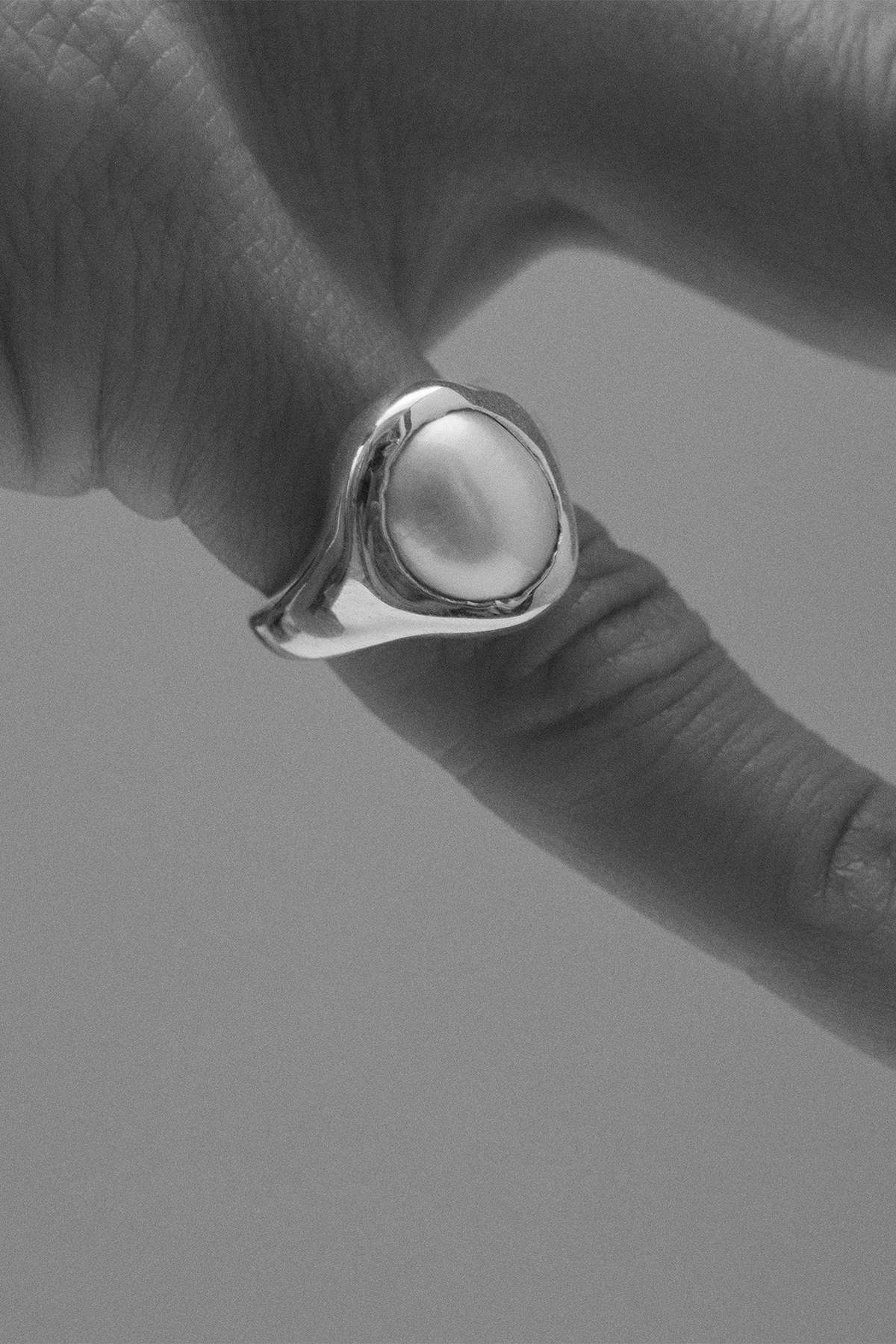 Hernán Herdez Sterling Silver Simple Pearl Ring - Image 3 of 3