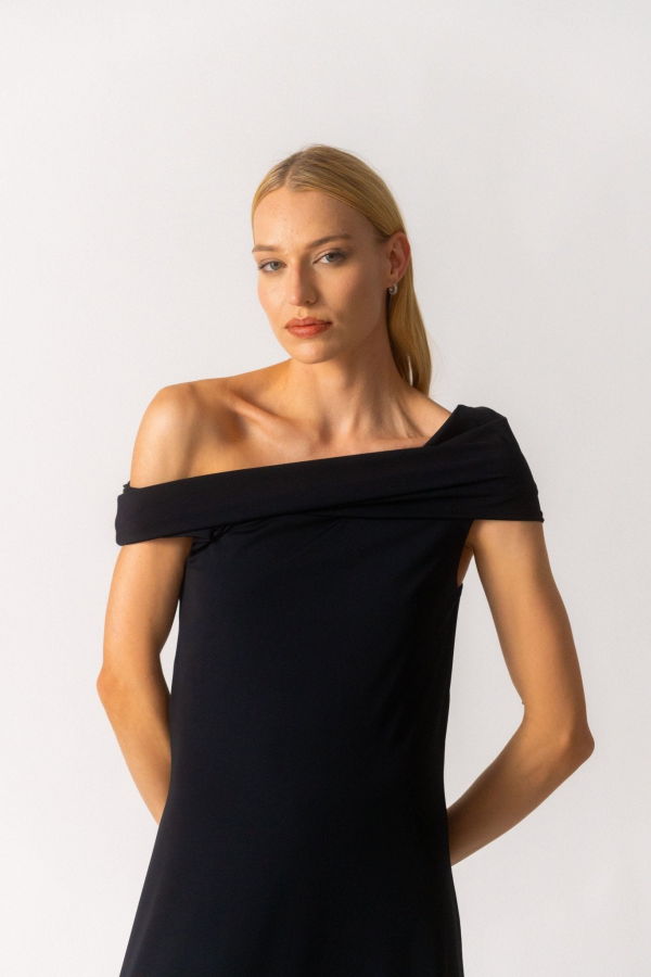 Róhe Rhe Black Off-The-Shoulder Maxi Dress