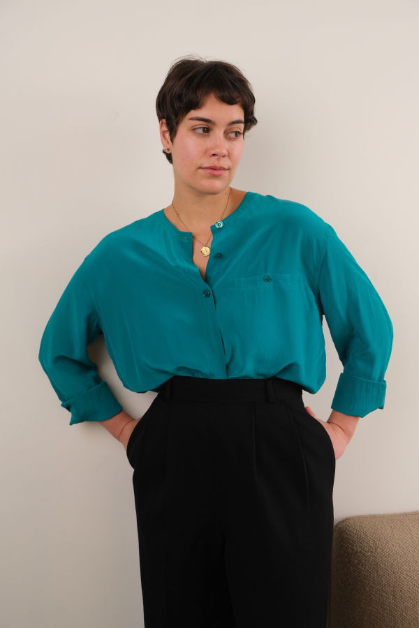 Hermine Vintage 90s Peacock Silk Mandarin Collar Long Sleeve Button Up Shirt - Green