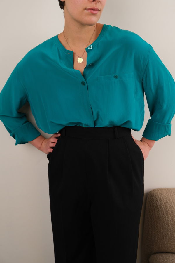 Hermine Vintage 90s Peacock Silk Mandarin Collar Long Sleeve Button Up Shirt - Green