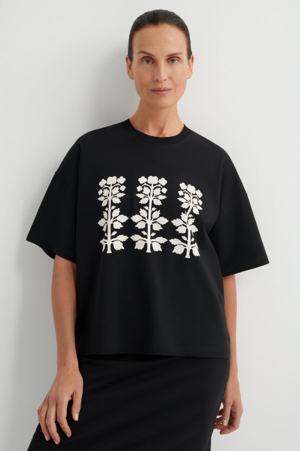 Kowtow Motif Tee - Black