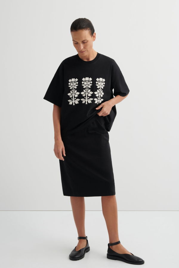 Kowtow Motif Tee - Black