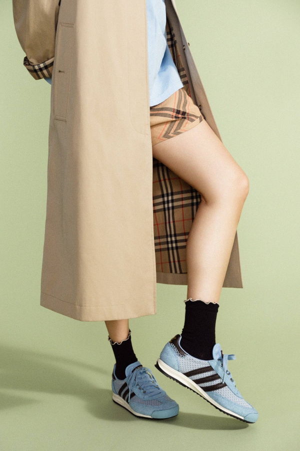 Hansel from Basel Thermal Ruffle Sporty Grip Crew Socks - Red