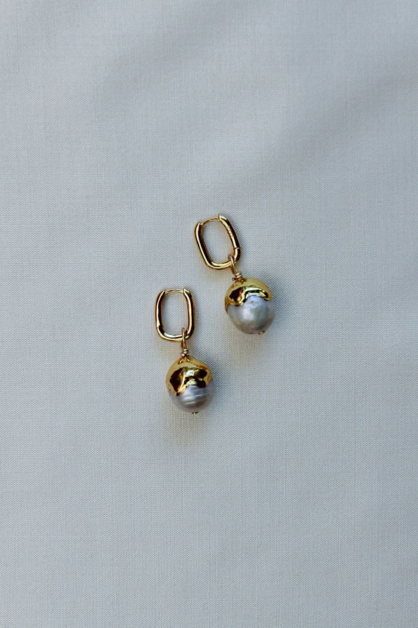 Par Moi Drip Huggies Earrings