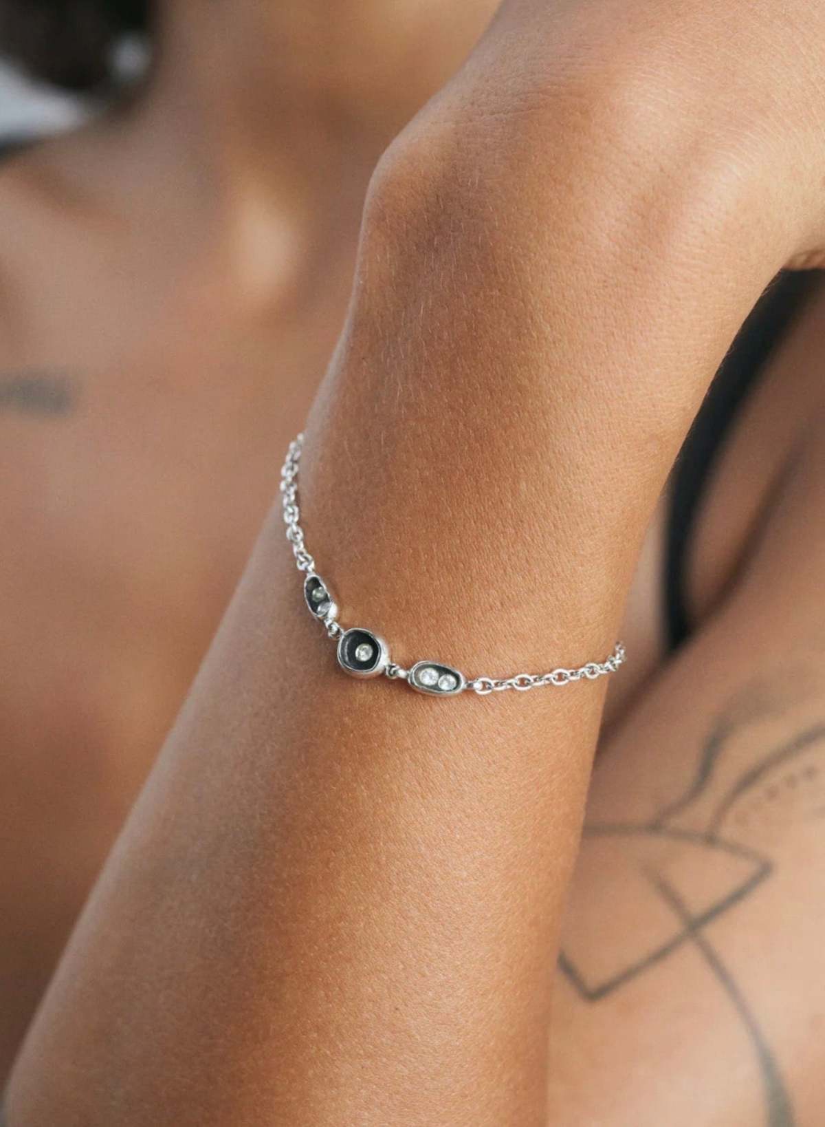 Meg Carina Hardy Dewdrops Bracelet - Silver - Image 3 of 3