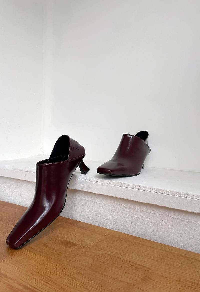 The NKC Store Jordaan Convertible Heel - Burgundy